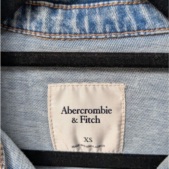 Abercrombie & Fitch Oversized Denim Trucker Button Jacket, size XS - Picture 3 of 8
